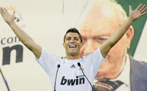 Cristiano Ronaldo shouting Hala Madrid in his Real Marid presentation